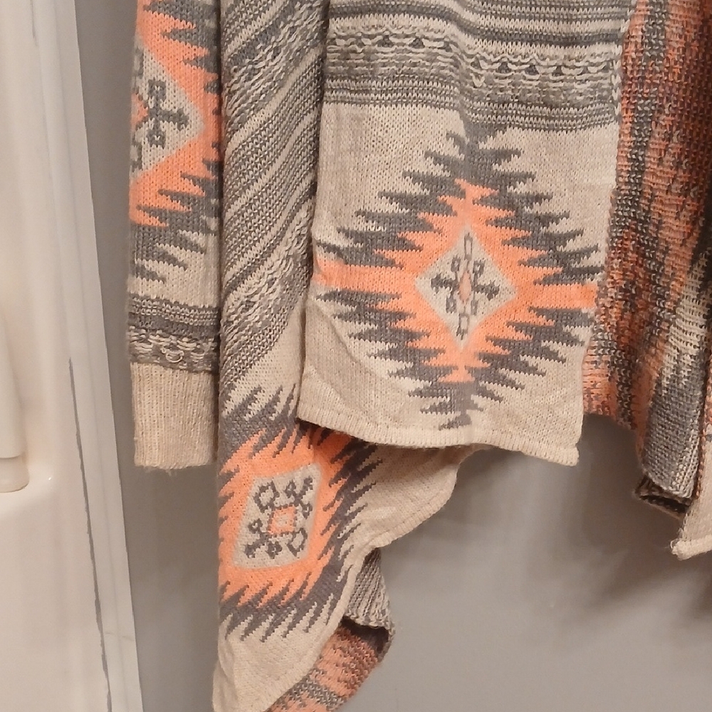 Chic Geometric Sweater - Gray and Orange - Picture 2 of 11